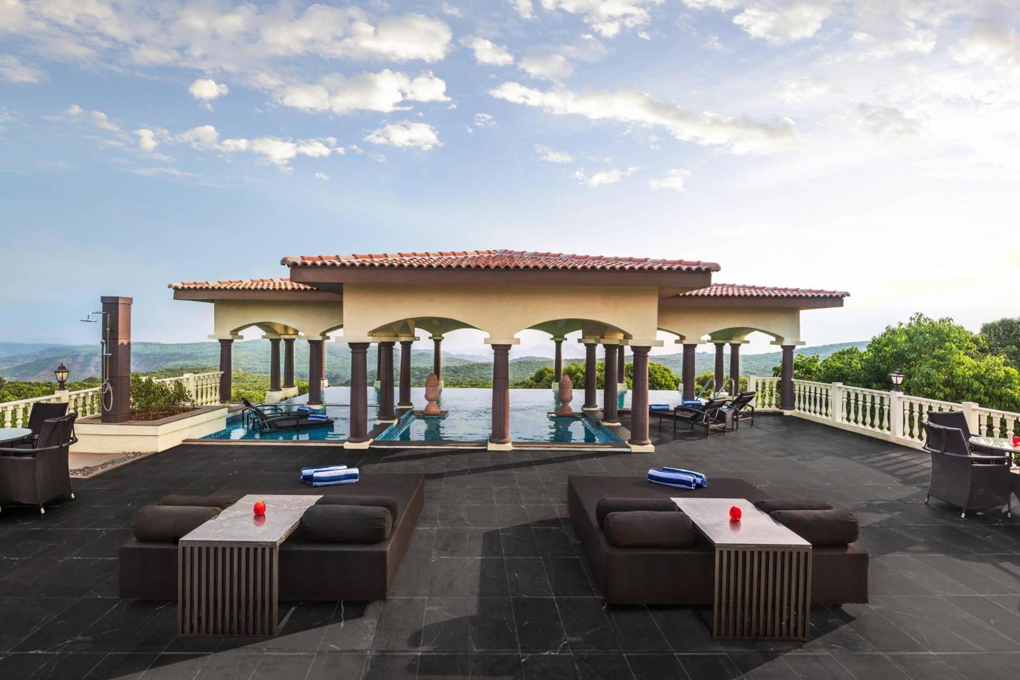 Le Meridien Mahabaleshwar Resort & Spa Exterior photo